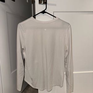 Excellent condition, lululemon, size 6, long sleeve T shirt. No stains or imper